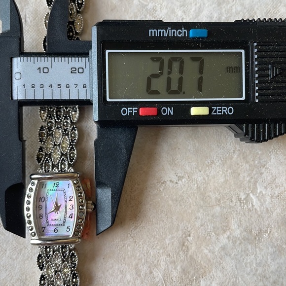 Fashion lady Crystal Stones Watch - Picture 3 of 3